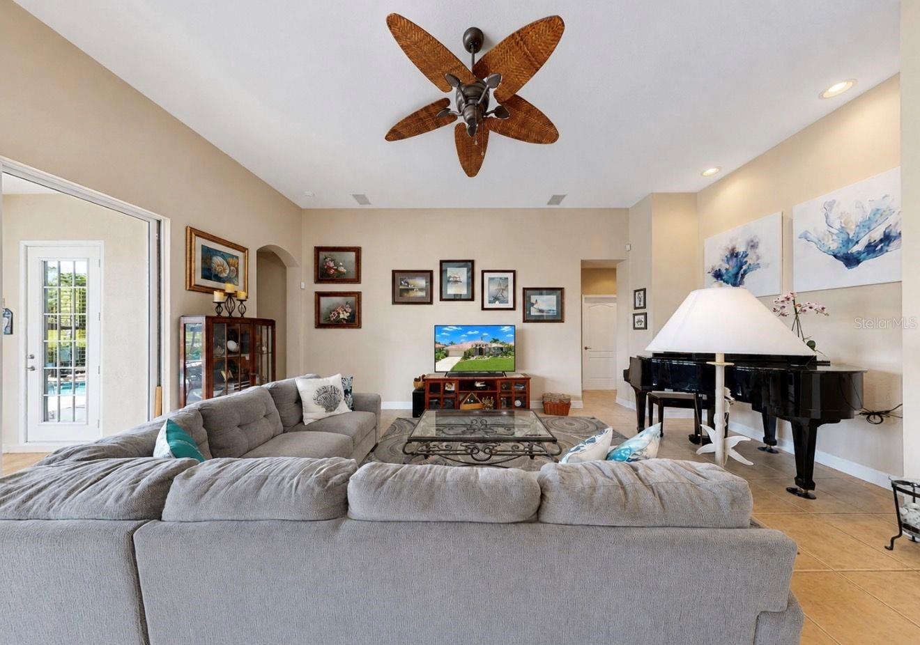 Image 18 of 79 For 2208 Myrtle Vista Court