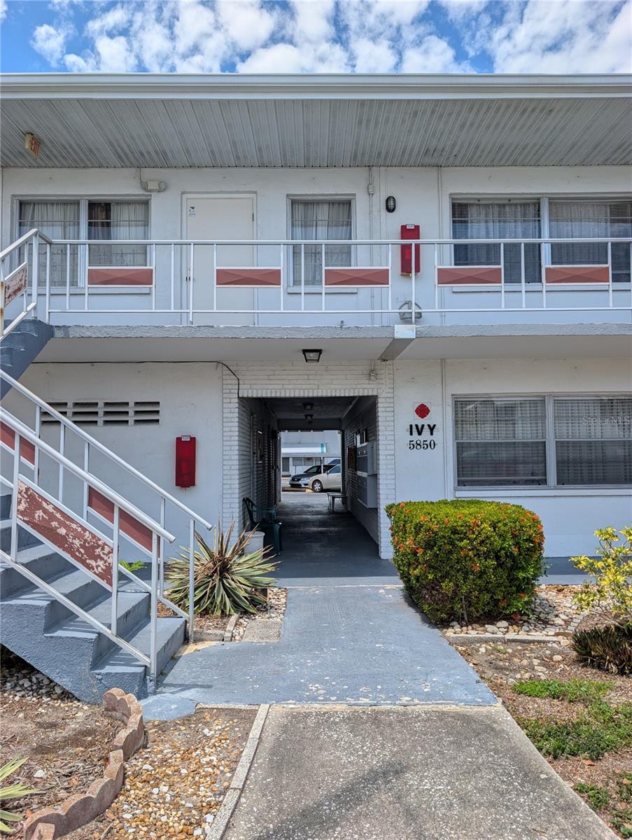 Details for 5850 18th Street N 11, ST PETERSBURG, FL 33714