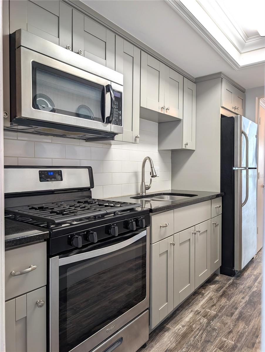 Image 21 of 49 For 5850 18th Street N 11