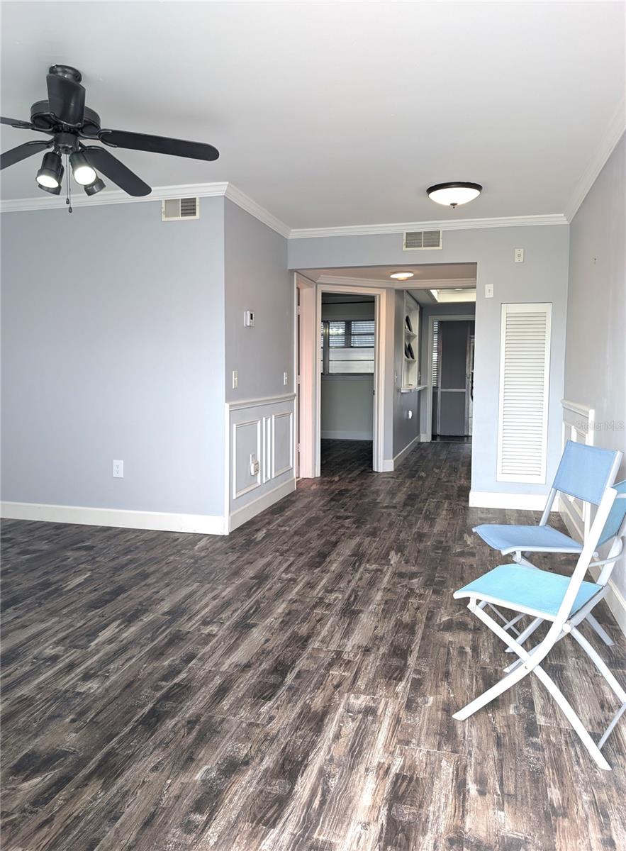 Image 5 of 49 For 5850 18th Street N 11