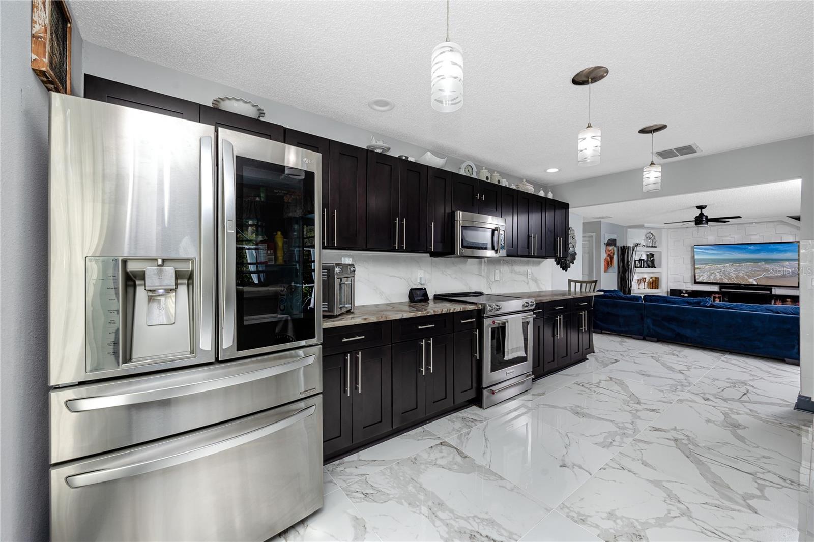Listing photo id 12 for 7801 Hamlet Drive