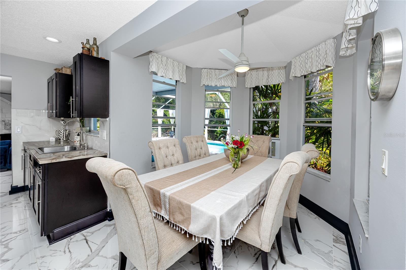 Listing photo id 15 for 7801 Hamlet Drive