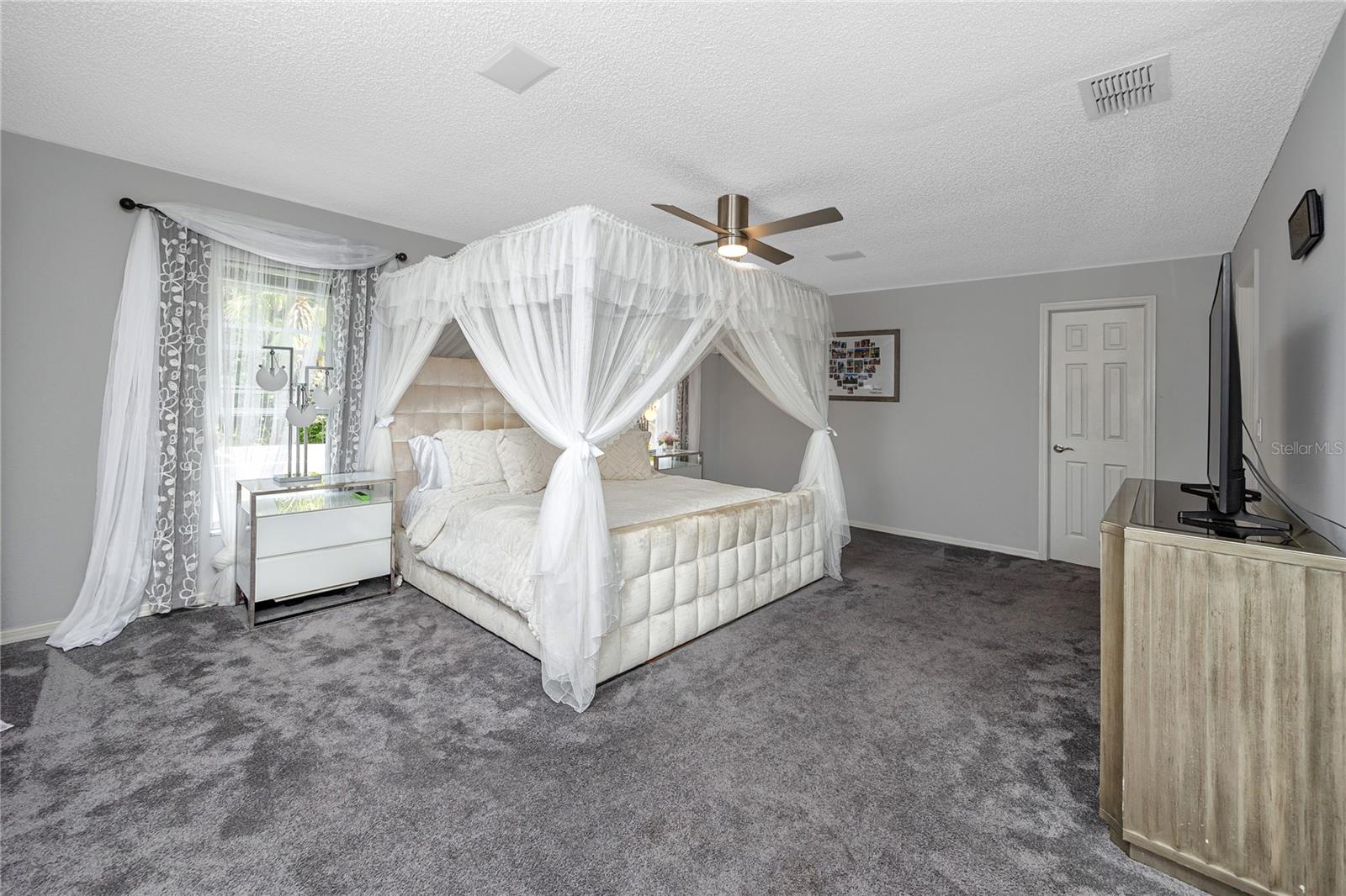 Listing photo id 22 for 7801 Hamlet Drive