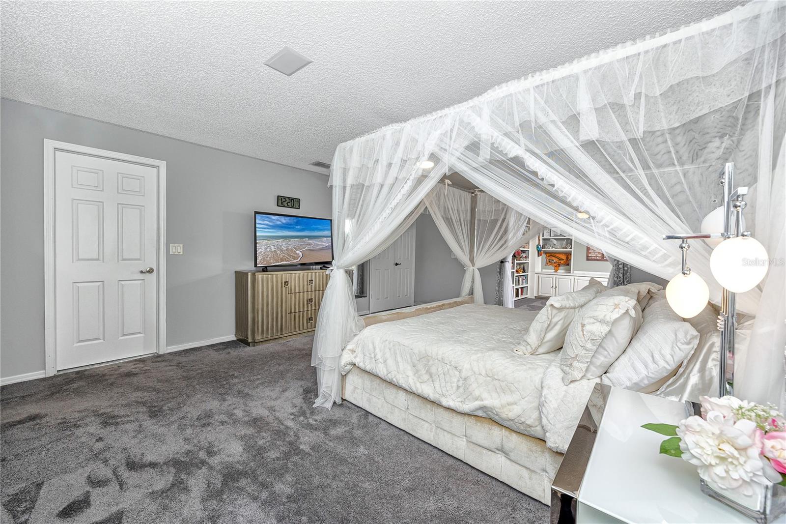Listing photo id 23 for 7801 Hamlet Drive