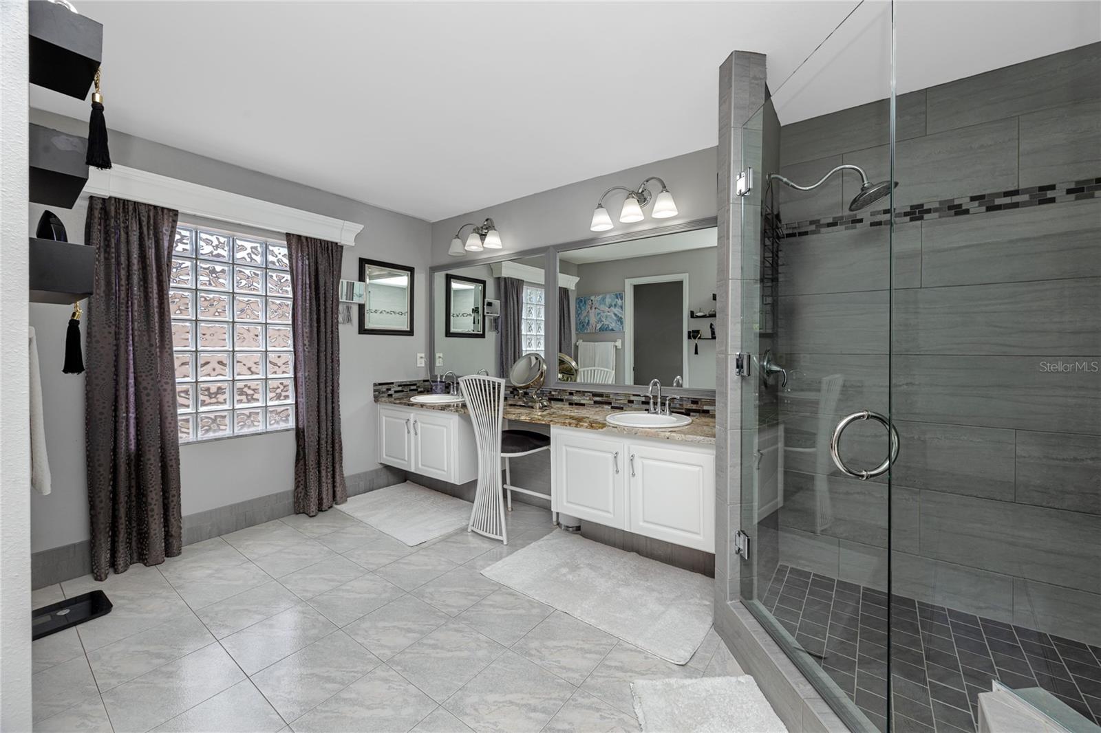 Listing photo id 26 for 7801 Hamlet Drive