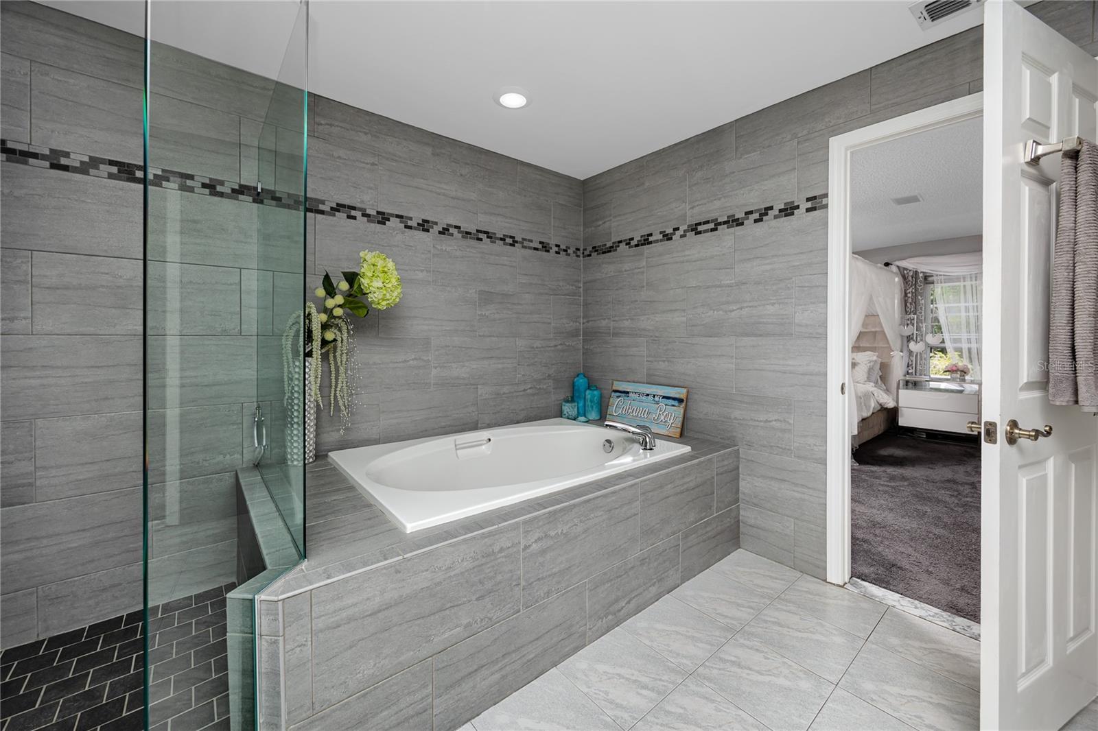Listing photo id 27 for 7801 Hamlet Drive
