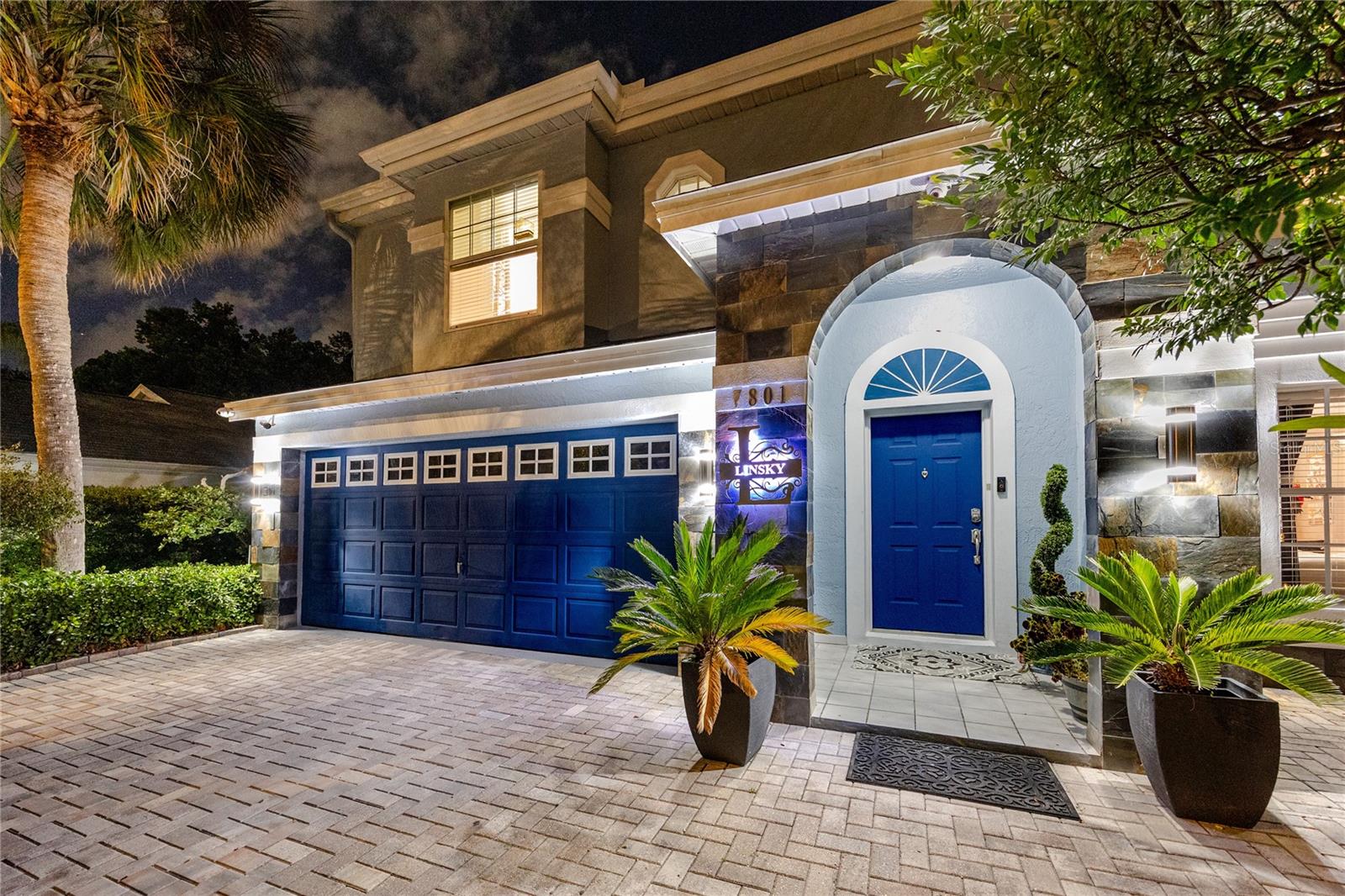 Listing photo id 1 for 7801 Hamlet Drive