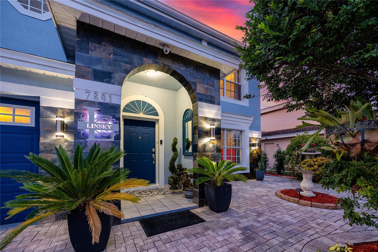 Listing photo id 2 for 7801 Hamlet Drive