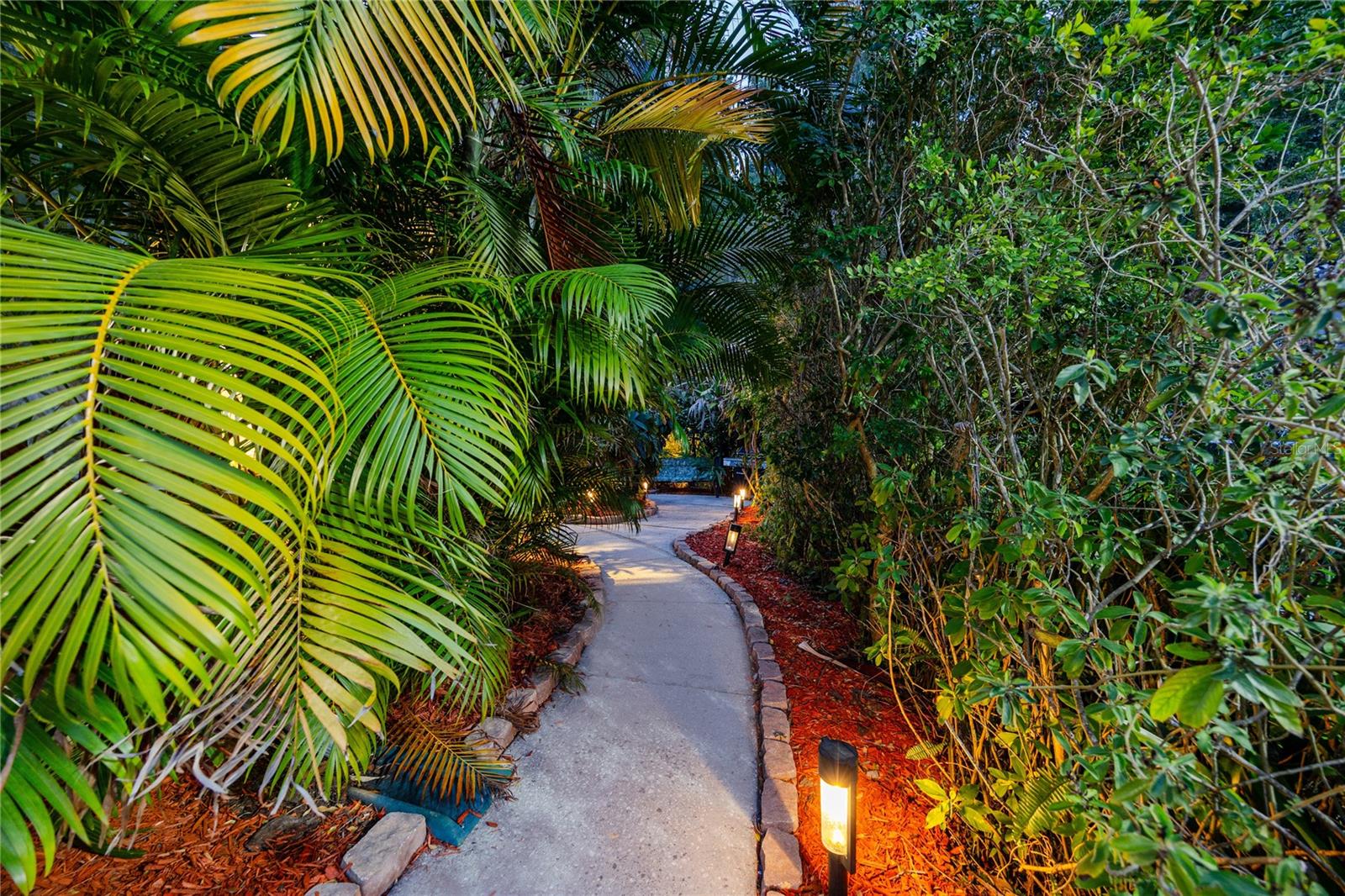 Listing photo id 46 for 7801 Hamlet Drive