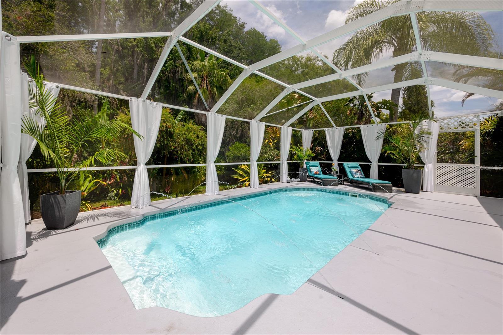 Listing photo id 4 for 7801 Hamlet Drive