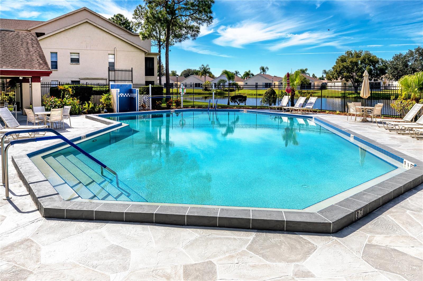 Listing photo id 73 for 7801 Hamlet Drive