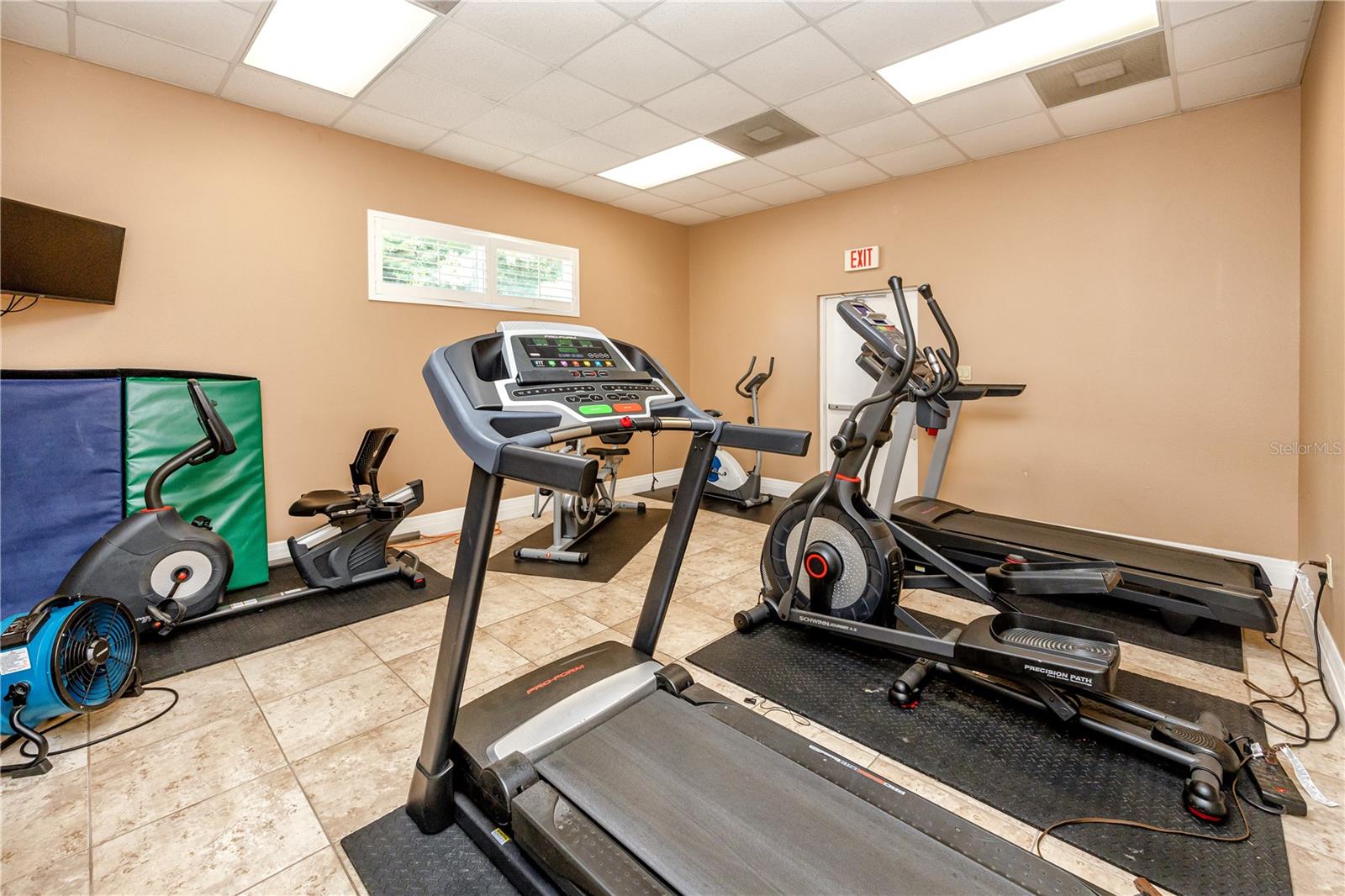 Listing photo id 74 for 7801 Hamlet Drive