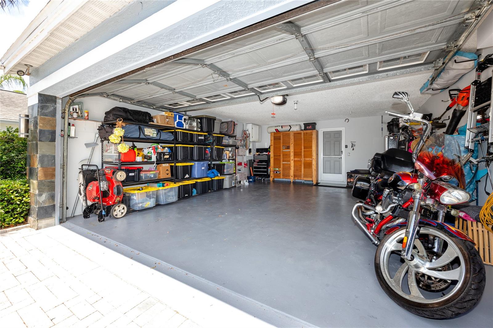 Listing photo id 75 for 7801 Hamlet Drive