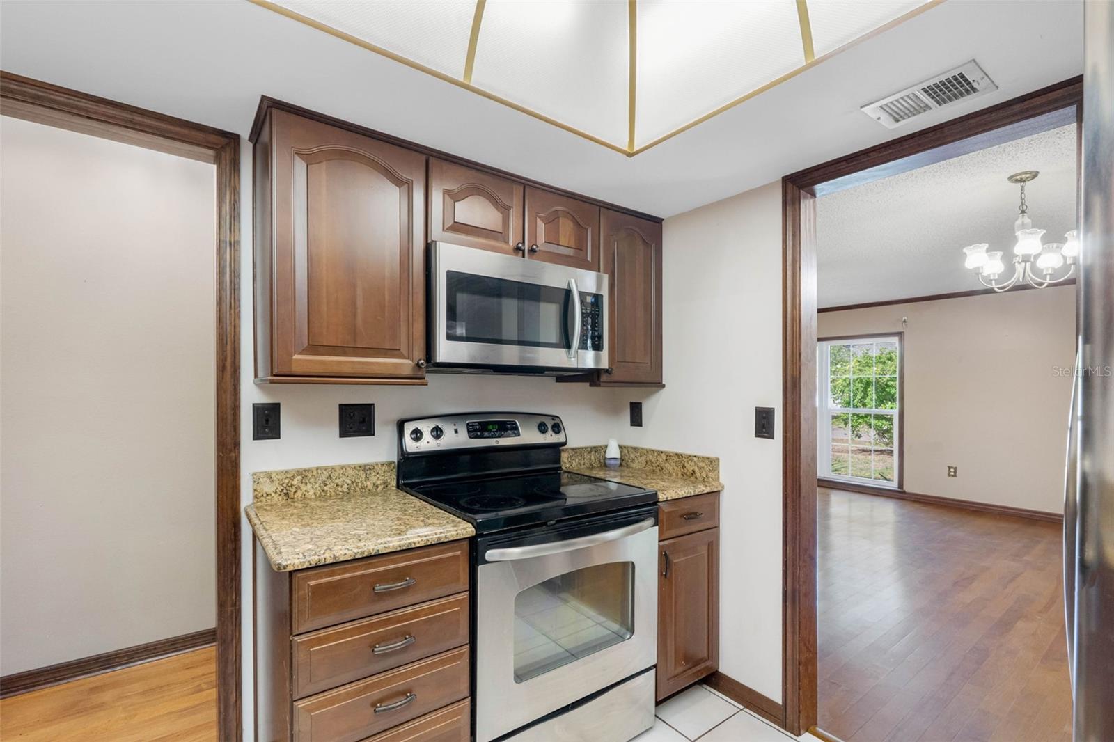 Image 10 of 38 For 6202 Richard Avenue