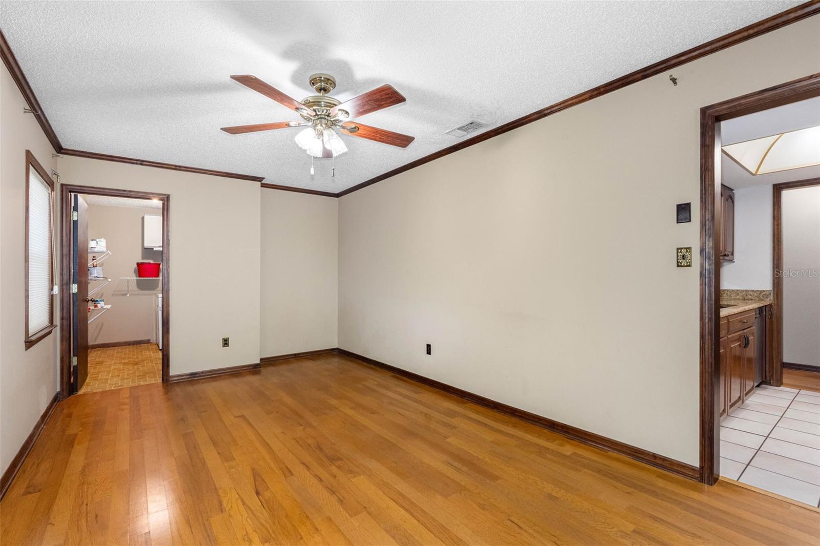 Image 12 of 38 For 6202 Richard Avenue