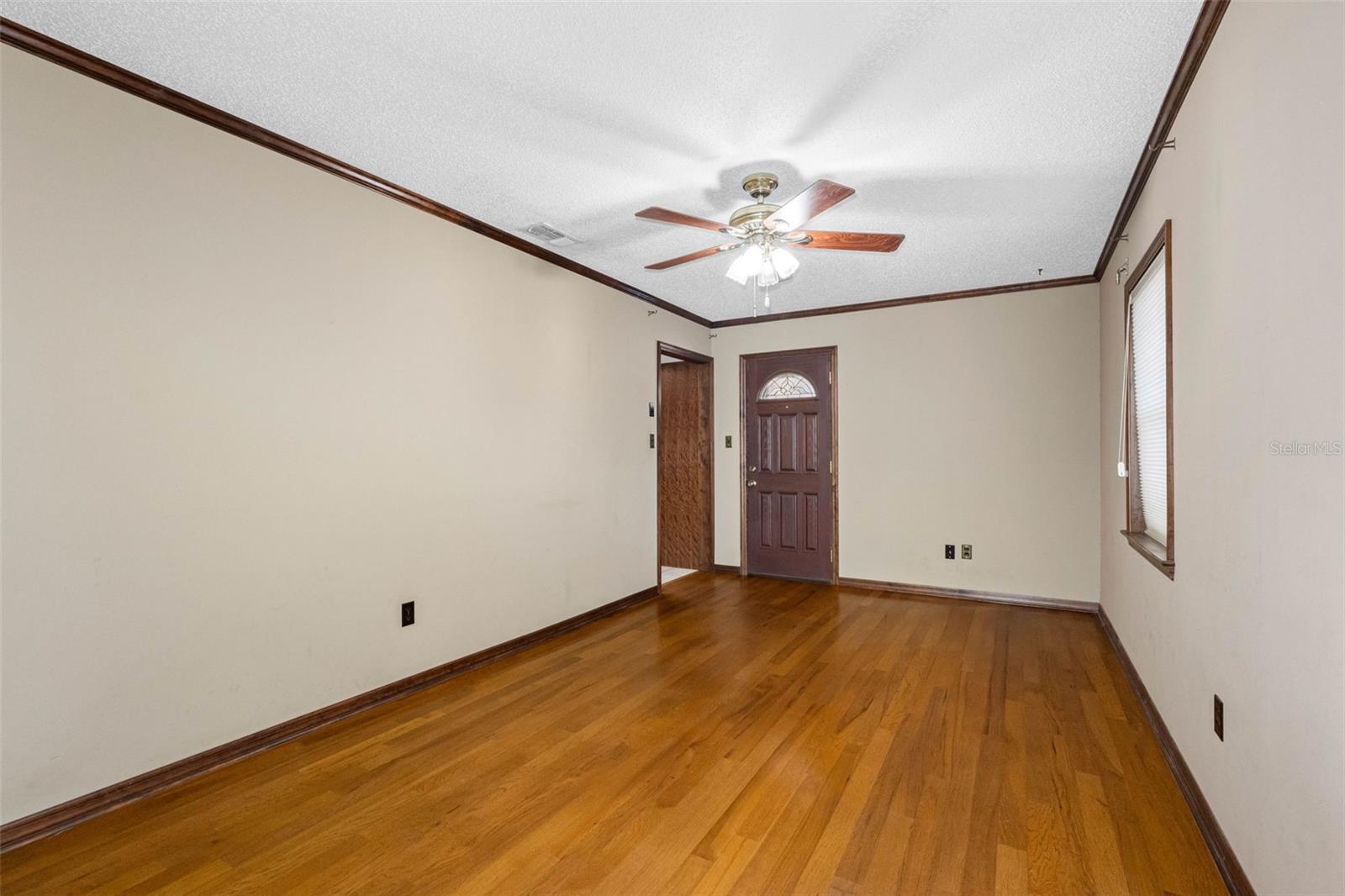 Image 13 of 38 For 6202 Richard Avenue