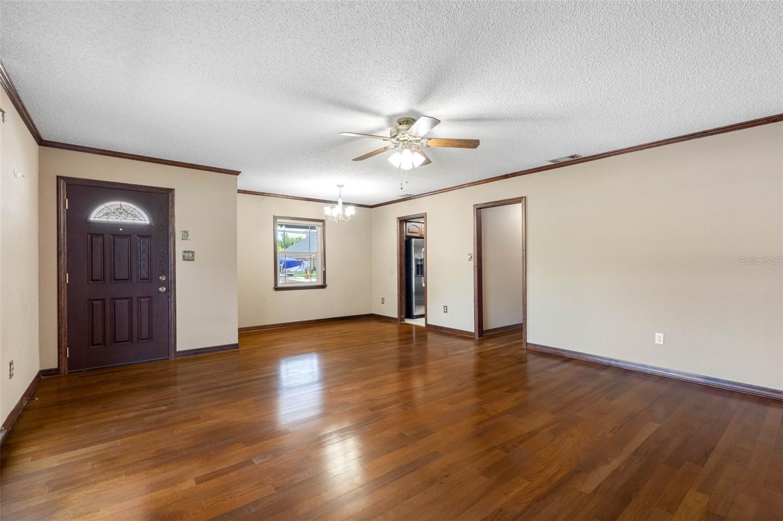 Image 5 of 38 For 6202 Richard Avenue