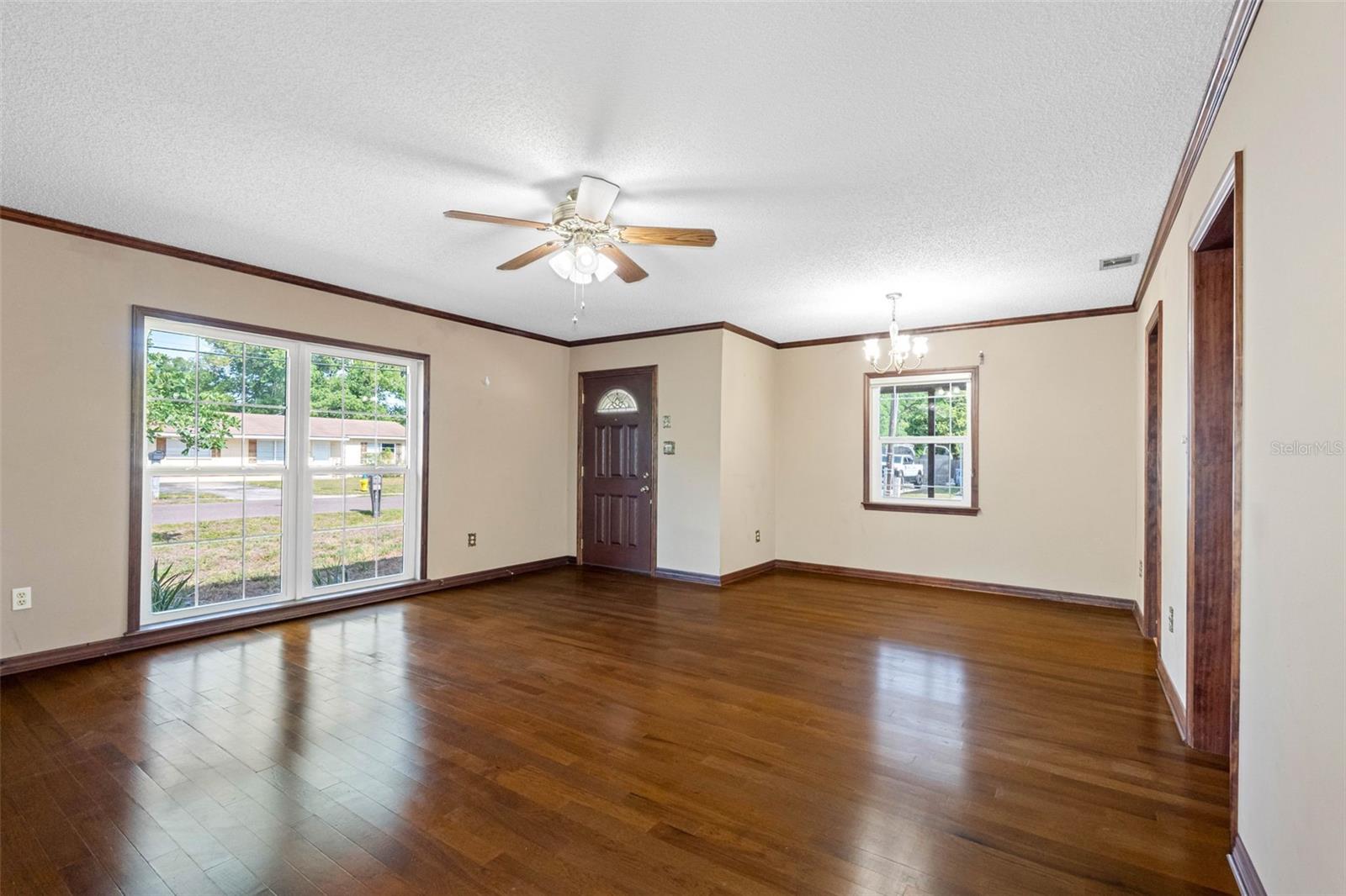 Image 6 of 38 For 6202 Richard Avenue