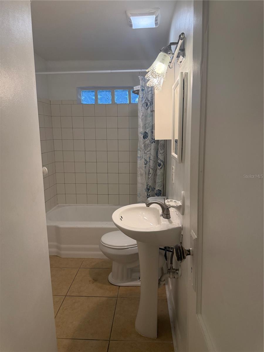 Image 6 of 14 For 409 Lebeau Street