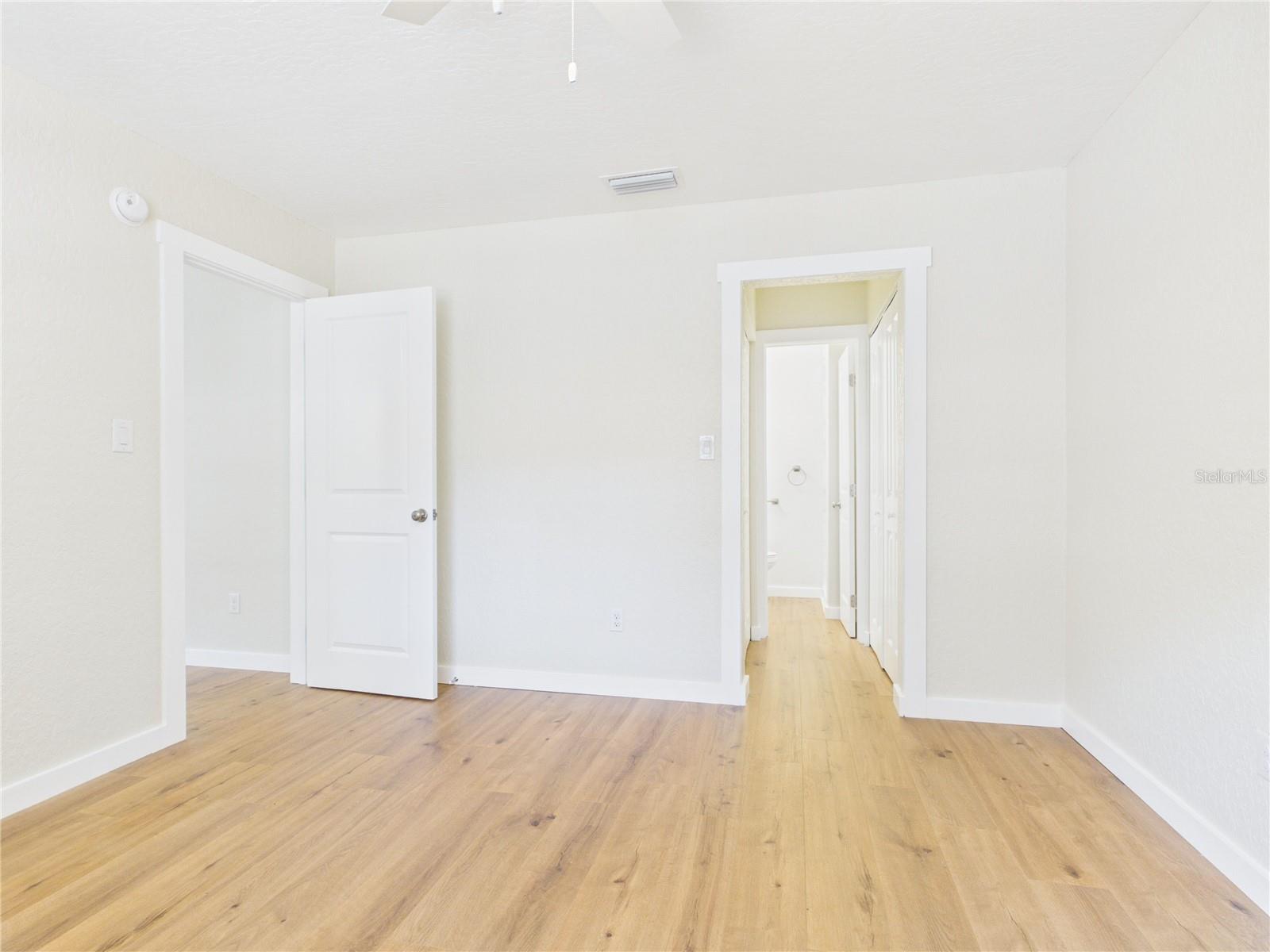 Image 16 of 41 For 14717 Sunset Street