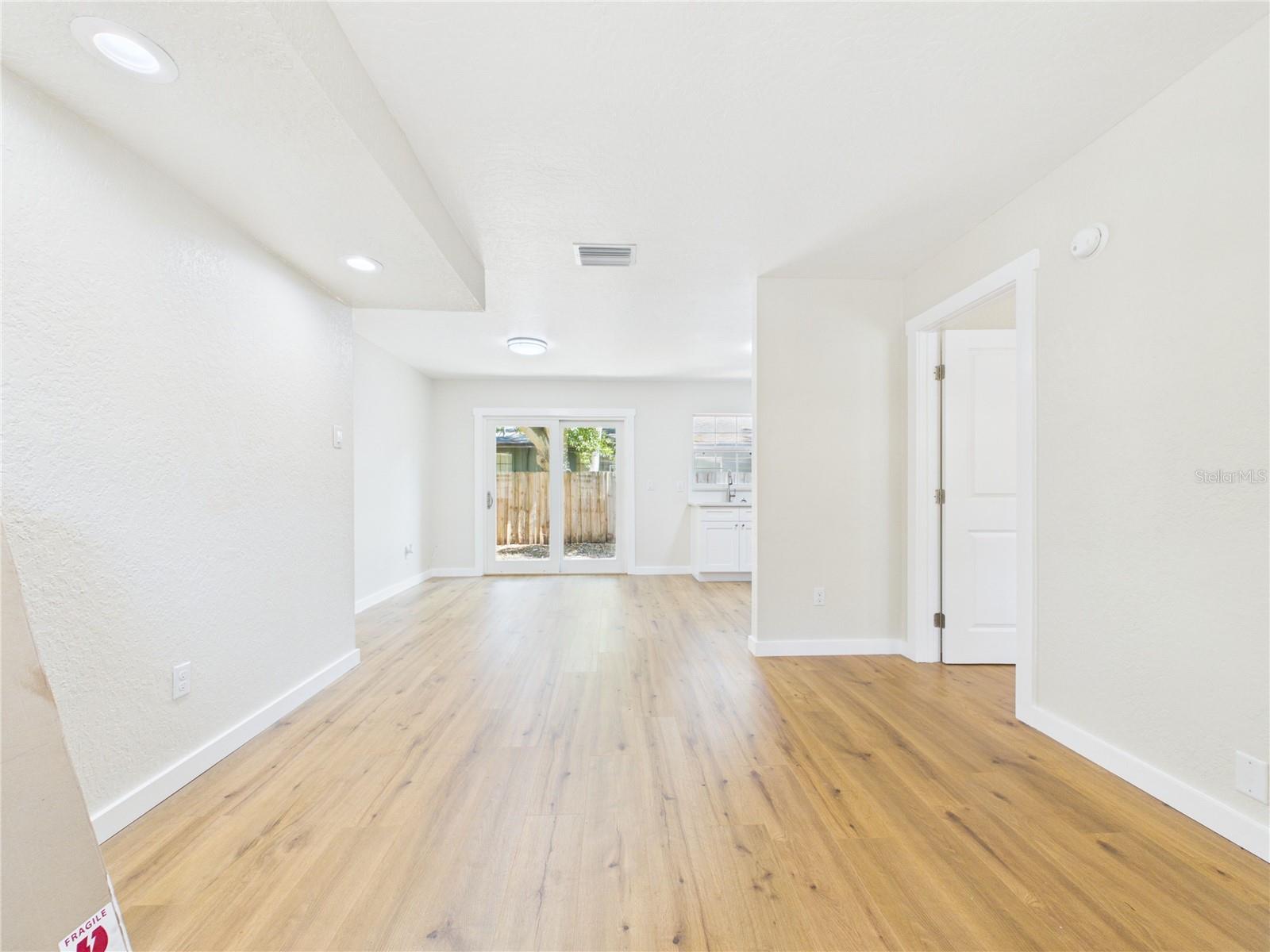 Image 6 of 41 For 14717 Sunset Street