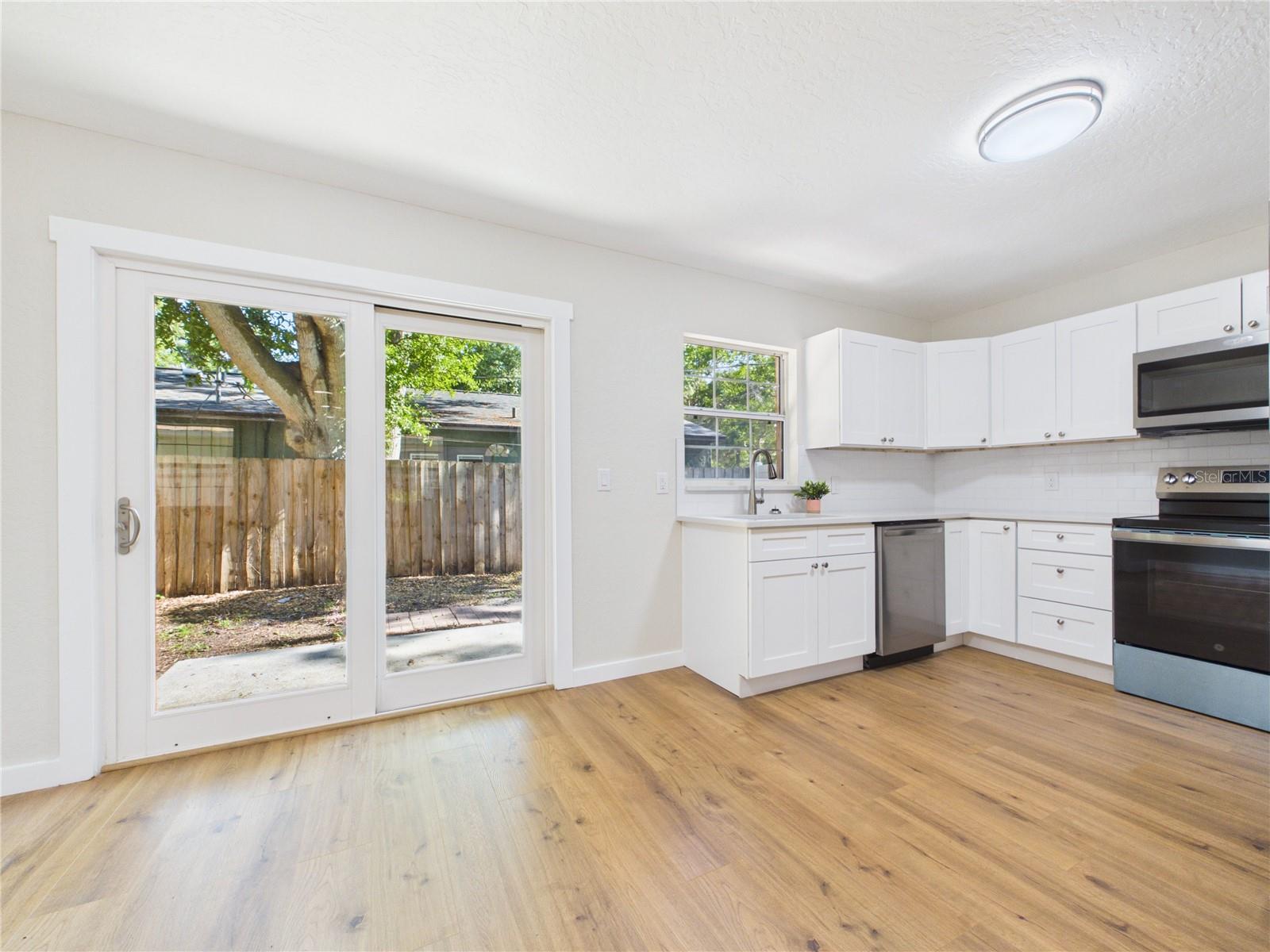 Image 7 of 41 For 14717 Sunset Street