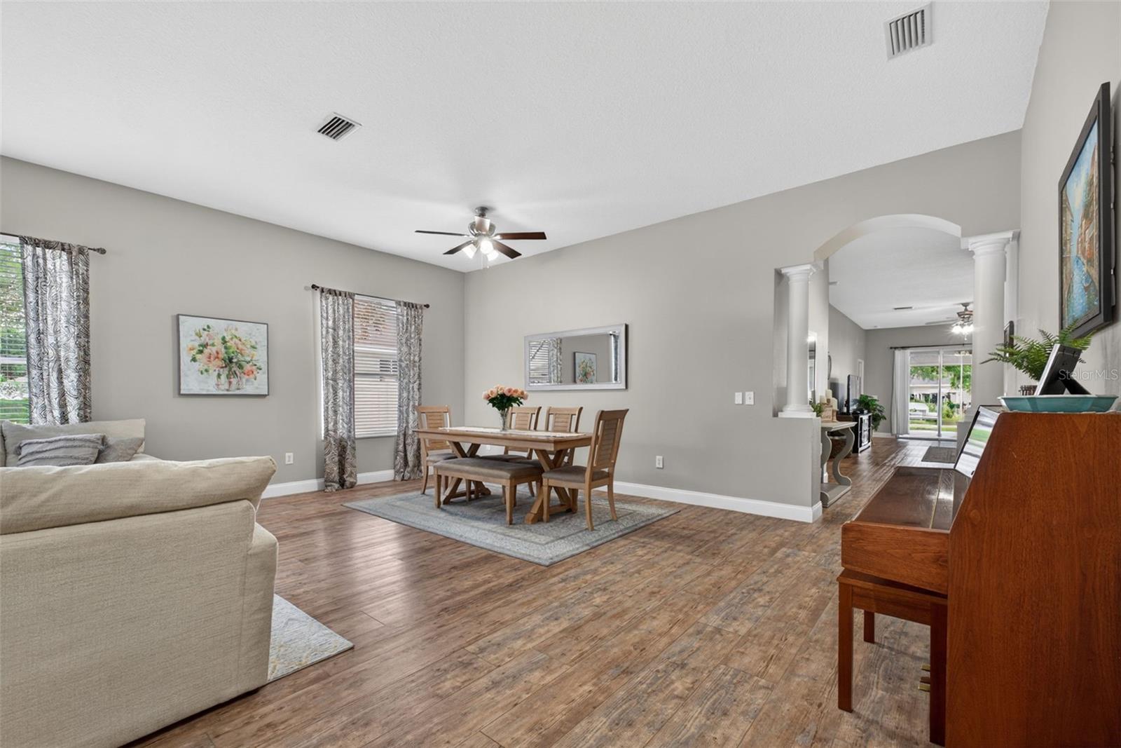 Listing photo id 9 for 5017 Torrey Hills Lane