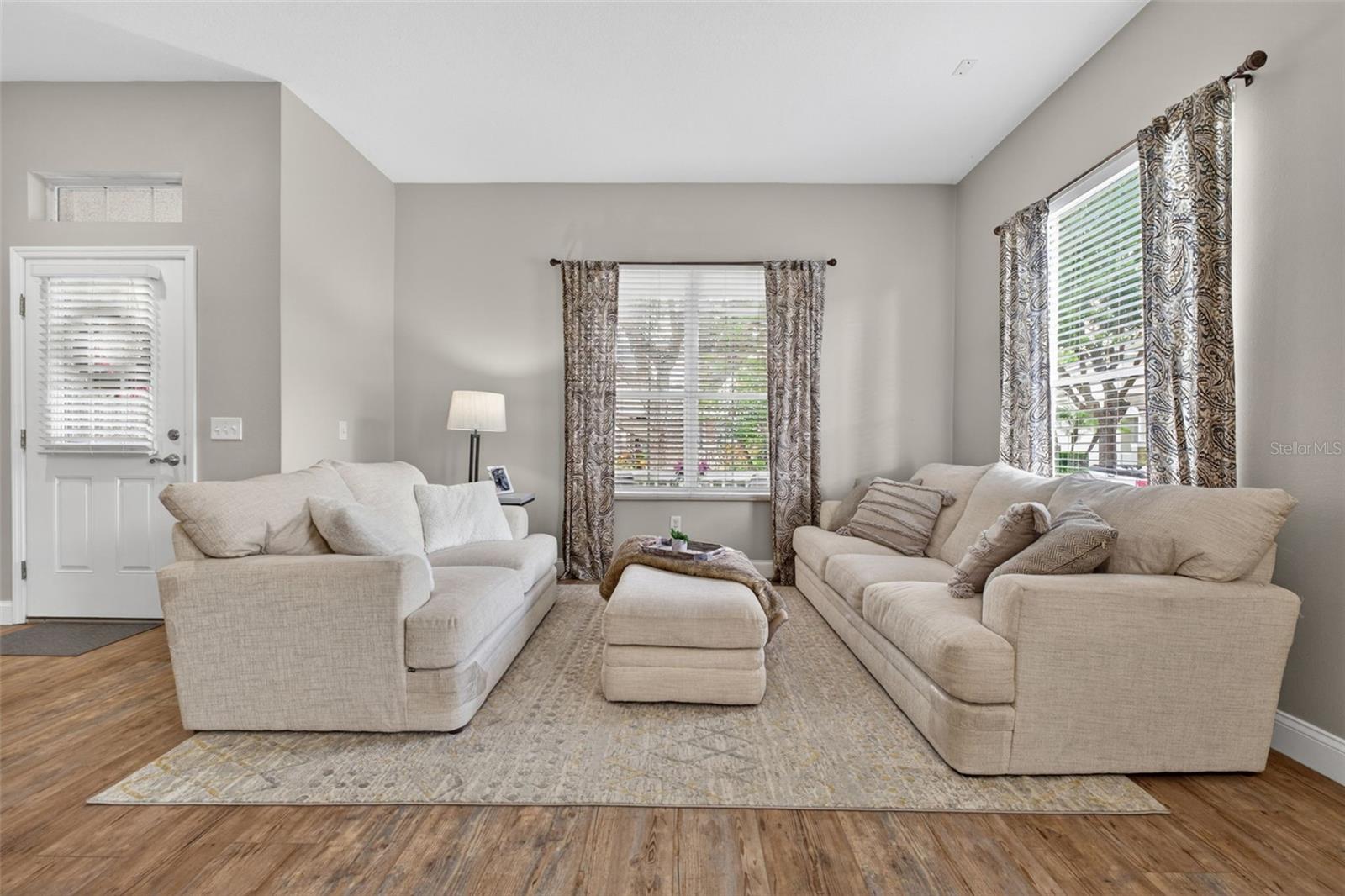 Listing photo id 10 for 5017 Torrey Hills Lane