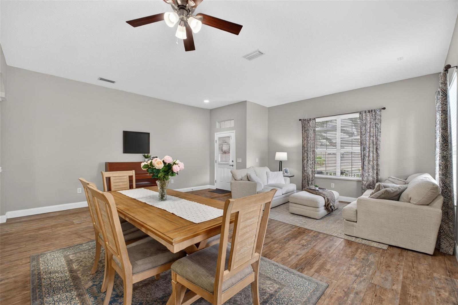 Listing photo id 12 for 5017 Torrey Hills Lane