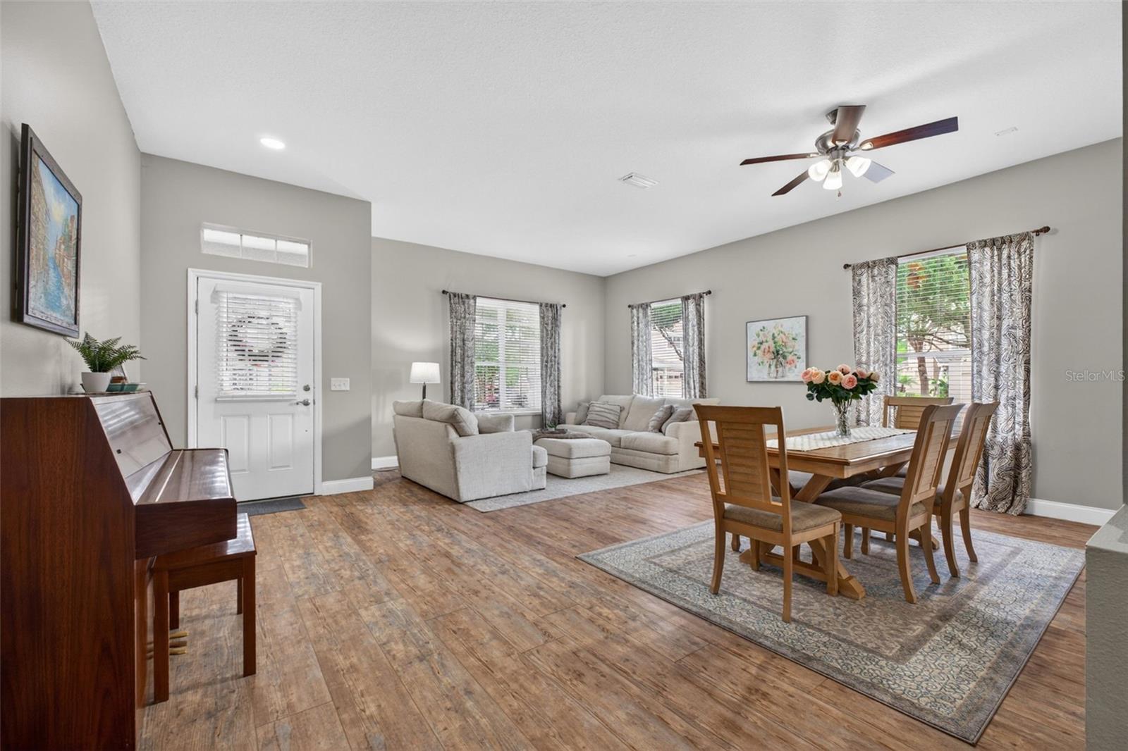 Listing photo id 14 for 5017 Torrey Hills Lane