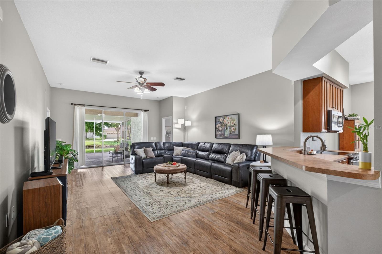 Listing photo id 15 for 5017 Torrey Hills Lane