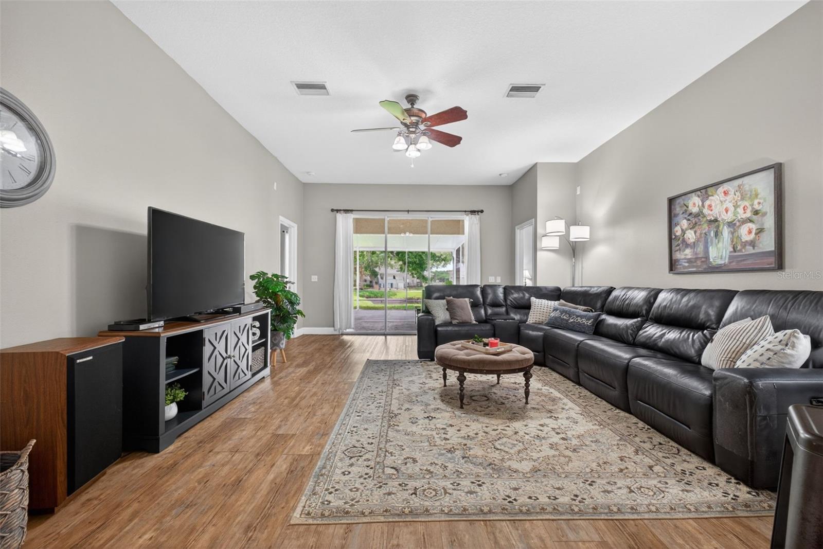 Listing photo id 16 for 5017 Torrey Hills Lane