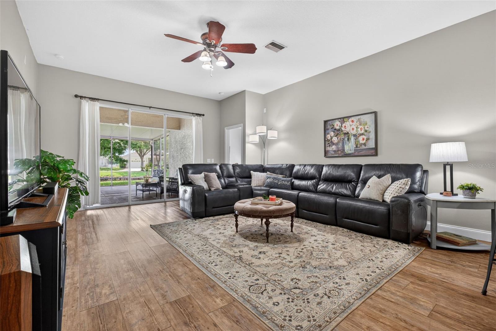 Listing photo id 17 for 5017 Torrey Hills Lane