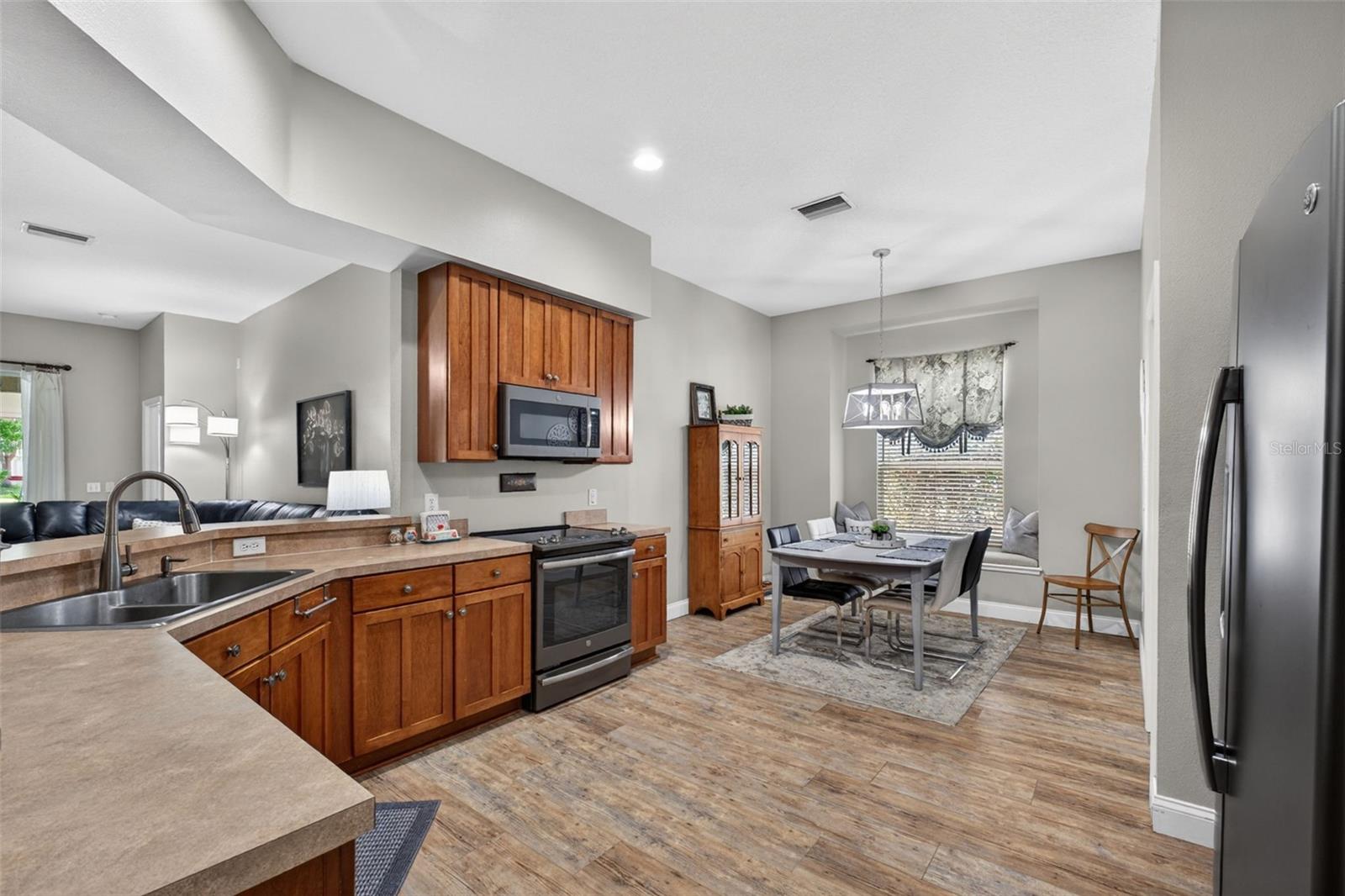 Listing photo id 25 for 5017 Torrey Hills Lane
