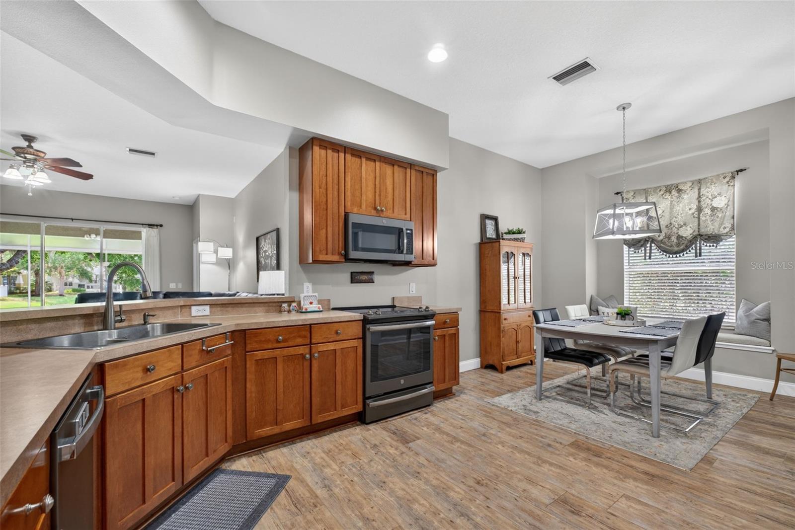 Listing photo id 26 for 5017 Torrey Hills Lane