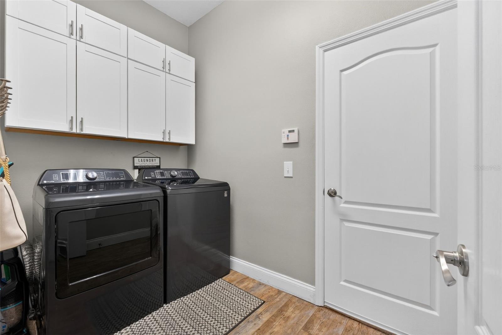 Listing photo id 37 for 5017 Torrey Hills Lane