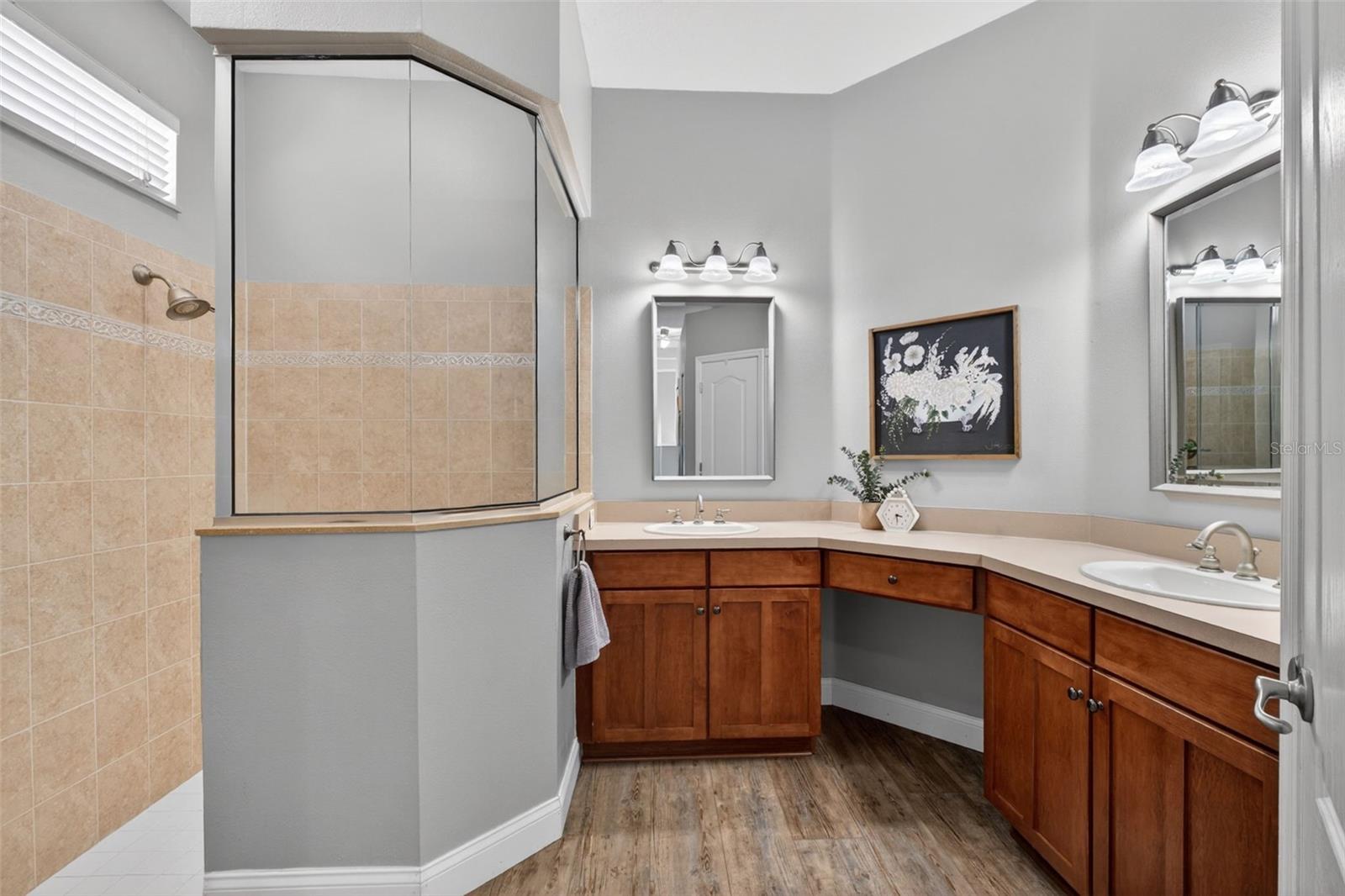 Listing photo id 47 for 5017 Torrey Hills Lane