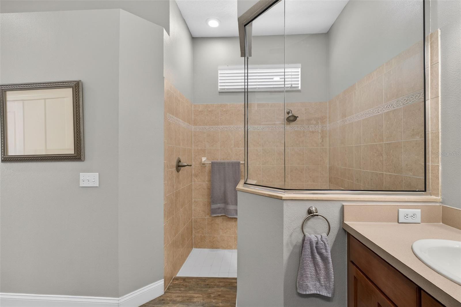 Listing photo id 48 for 5017 Torrey Hills Lane