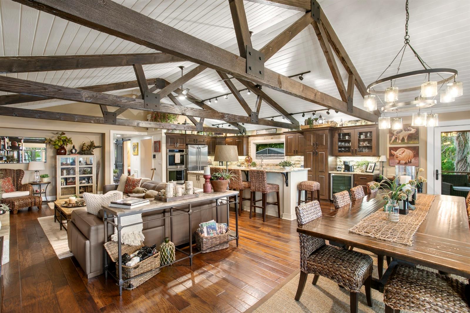 Listing photo id 19 for 8817 Roberts Road