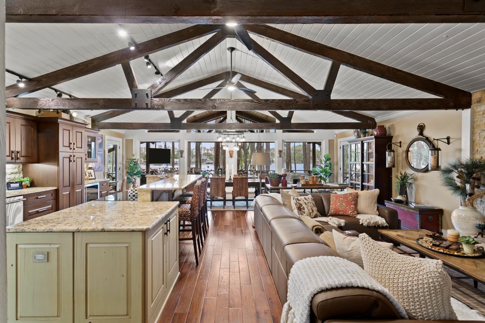 Listing photo id 25 for 8817 Roberts Road