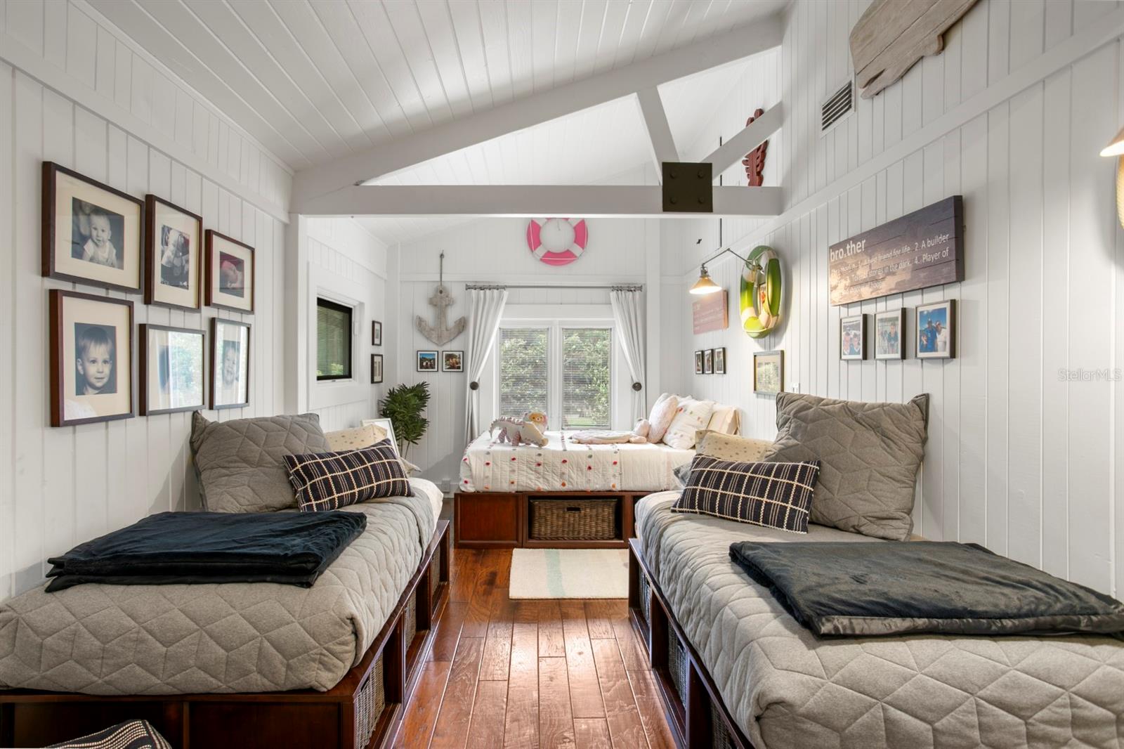 Listing photo id 39 for 8817 Roberts Road