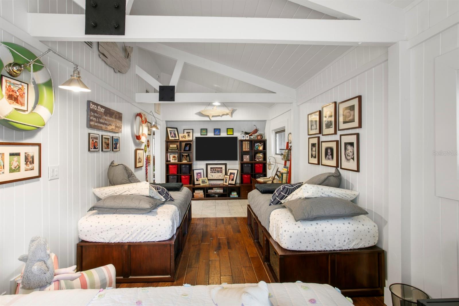 Listing photo id 41 for 8817 Roberts Road