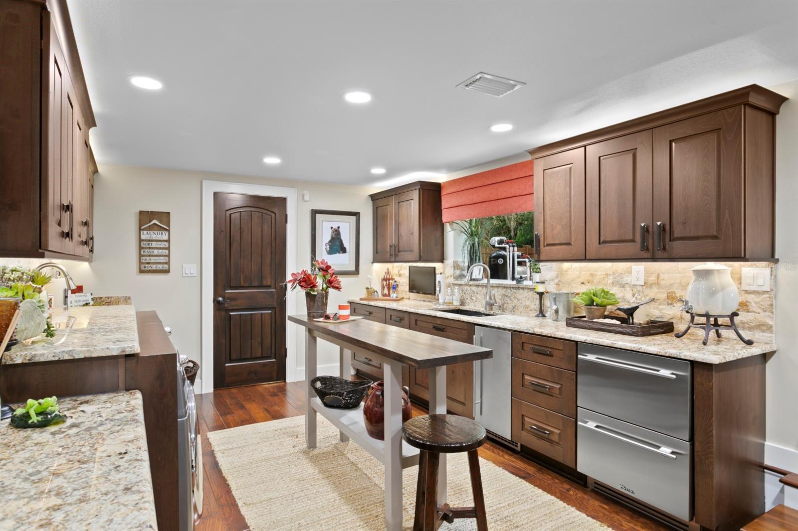 Listing photo id 57 for 8817 Roberts Road