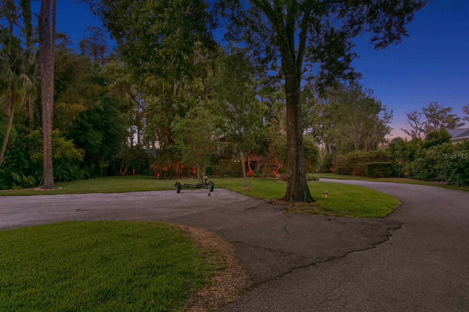 Listing photo id 87 for 8817 Roberts Road