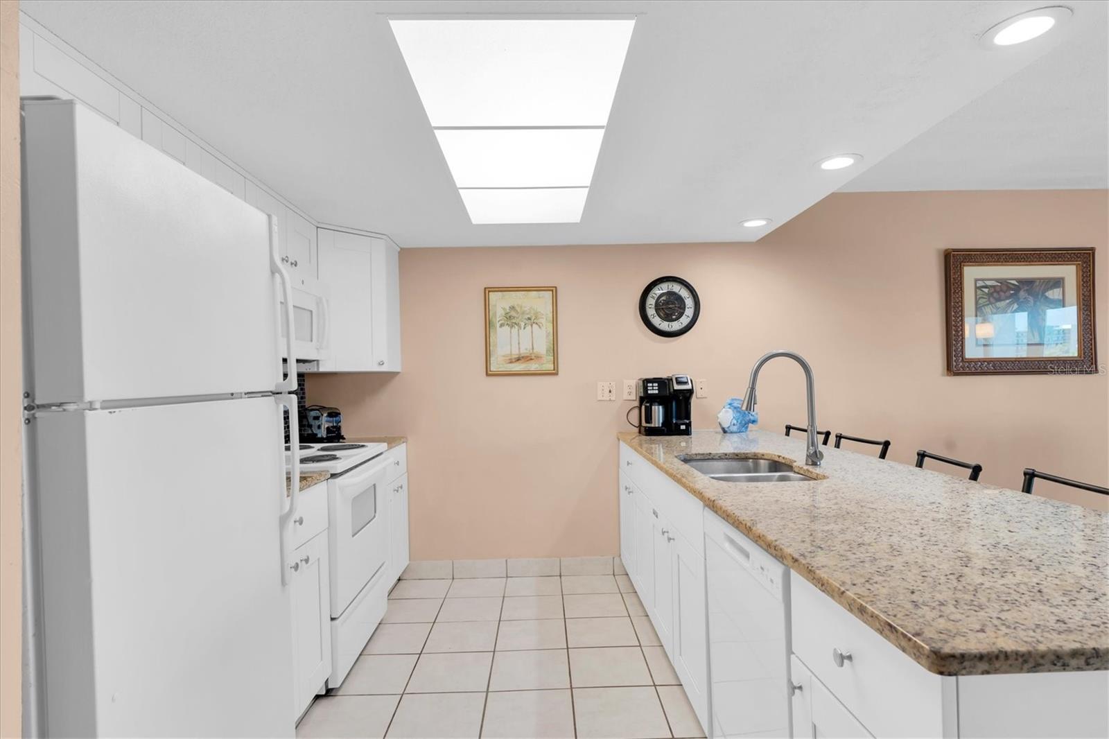 Image 11 of 41 For 19610 Gulf Boulevard 308