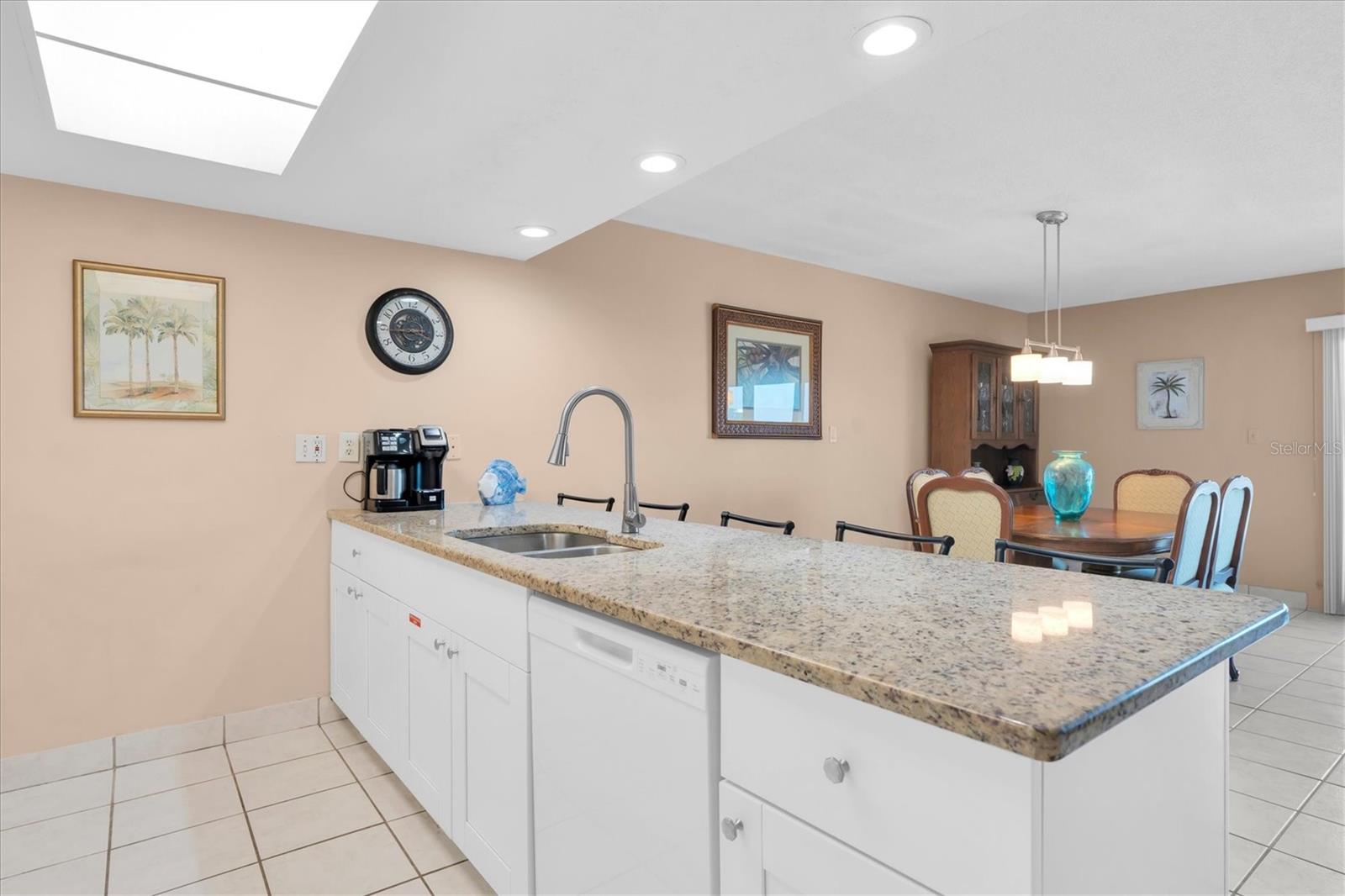 Image 12 of 41 For 19610 Gulf Boulevard 308