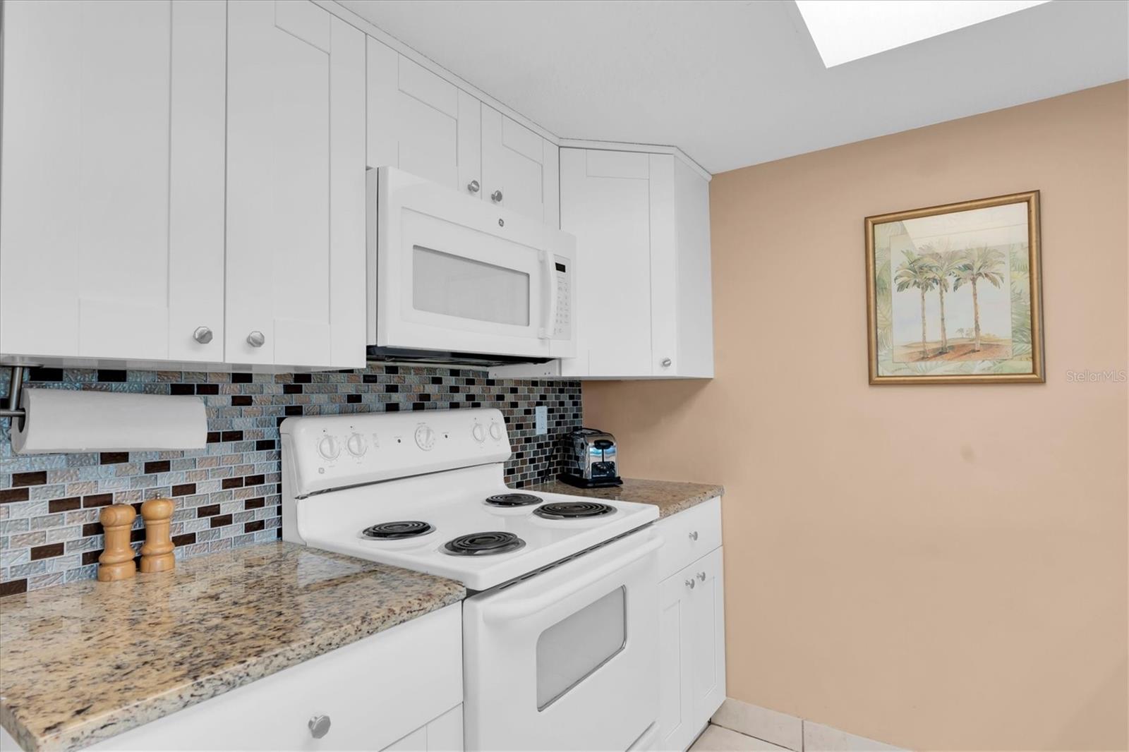 Image 13 of 41 For 19610 Gulf Boulevard 308