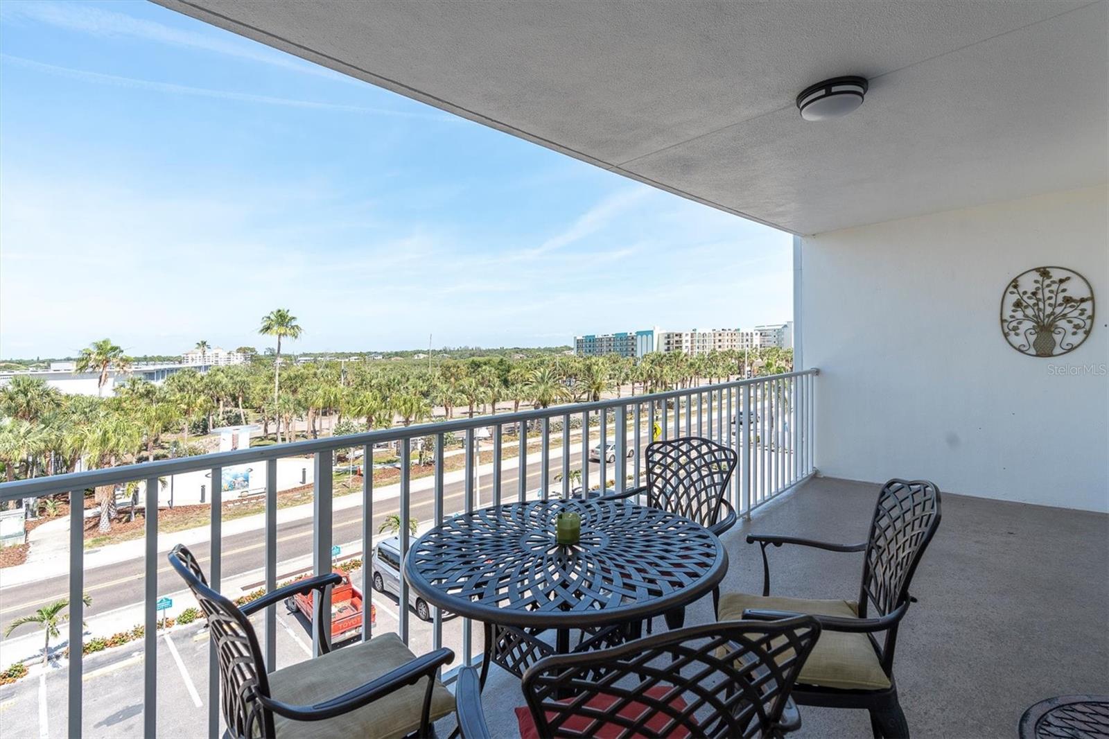 Image 24 of 41 For 19610 Gulf Boulevard 308
