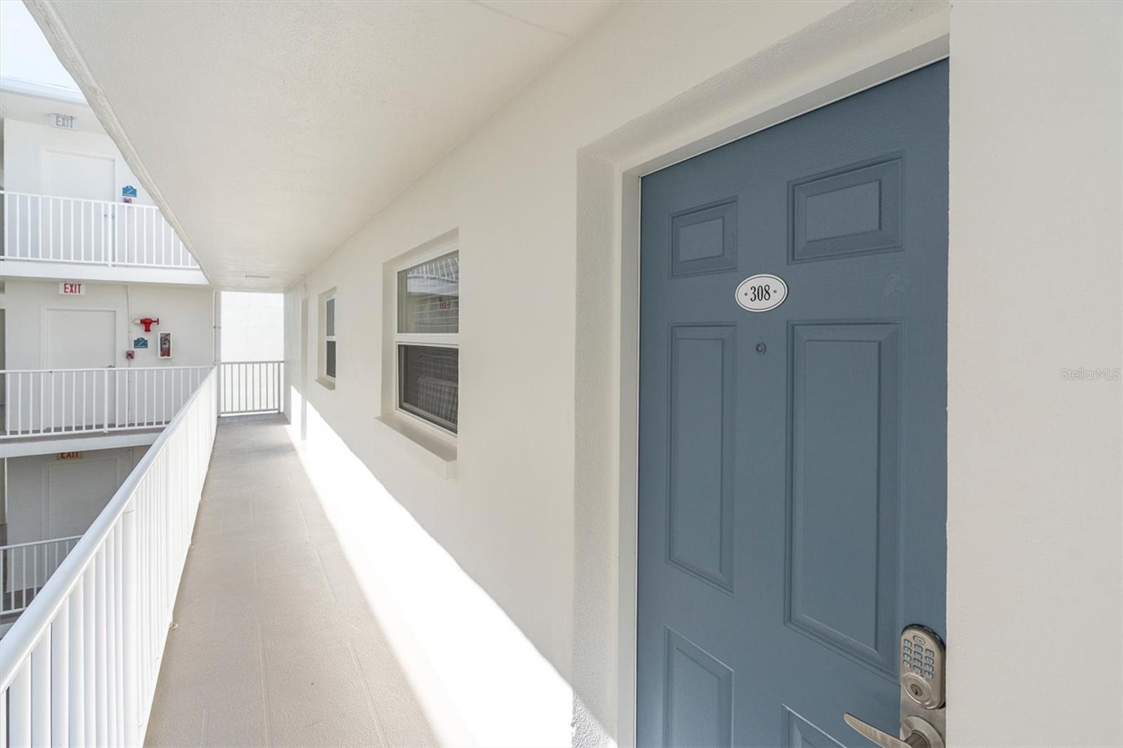 Image 4 of 41 For 19610 Gulf Boulevard 308