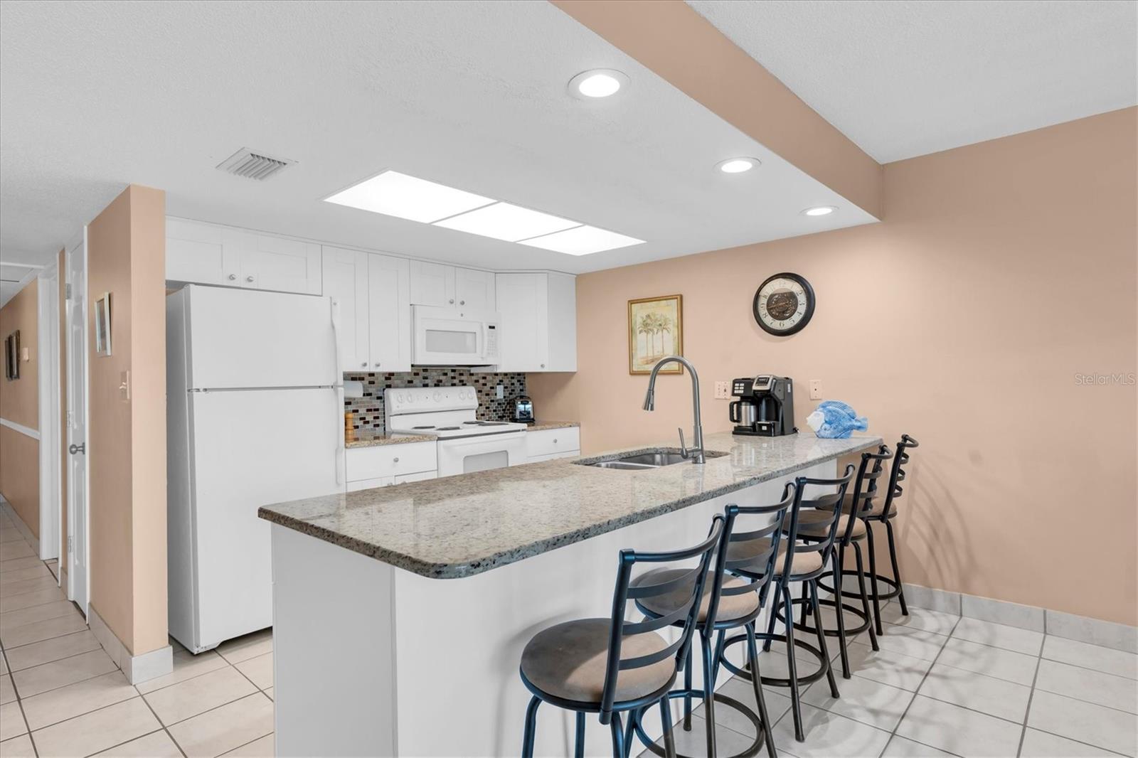 Image 9 of 41 For 19610 Gulf Boulevard 308